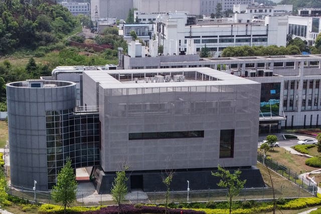 <p>El laboratorio P4 en el Instituto de Virología de Wuhan, que se encuentra entre un puñado de laboratorios en todo el mundo autorizados para manejar virus peligrosos que presentan un alto riesgo de transmisión de persona a persona.</p>