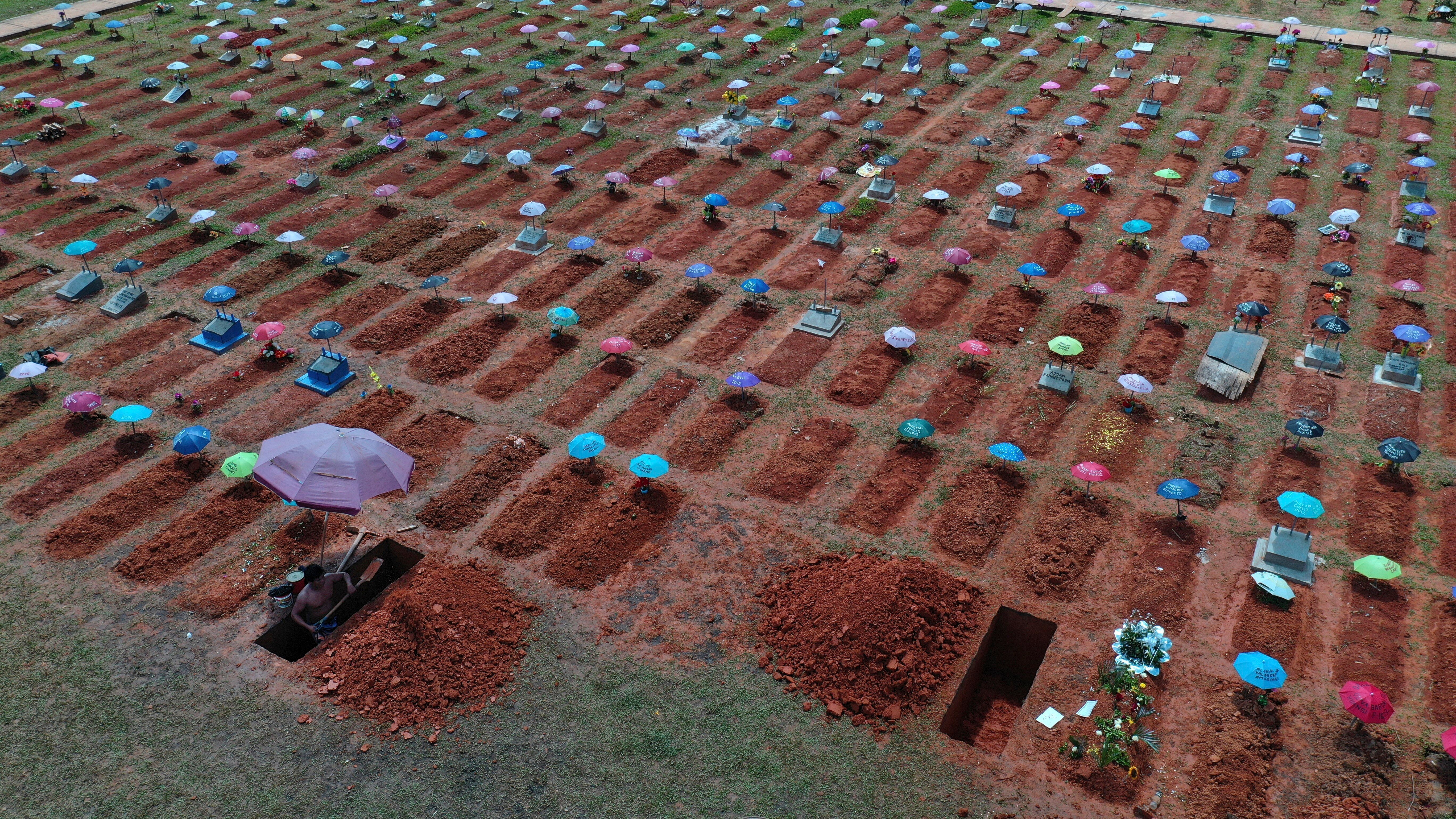 File image: In this 20 March, 2021, photo, a worker digs a grave in the San Juan Bautista cemetery in Iquitos, Peru. On 31 May, 2021, Peru announced a sharp increase in its Covid-19 death toll, saying there have been more than 180,000 fatalities since the pandemic hit the country early last year