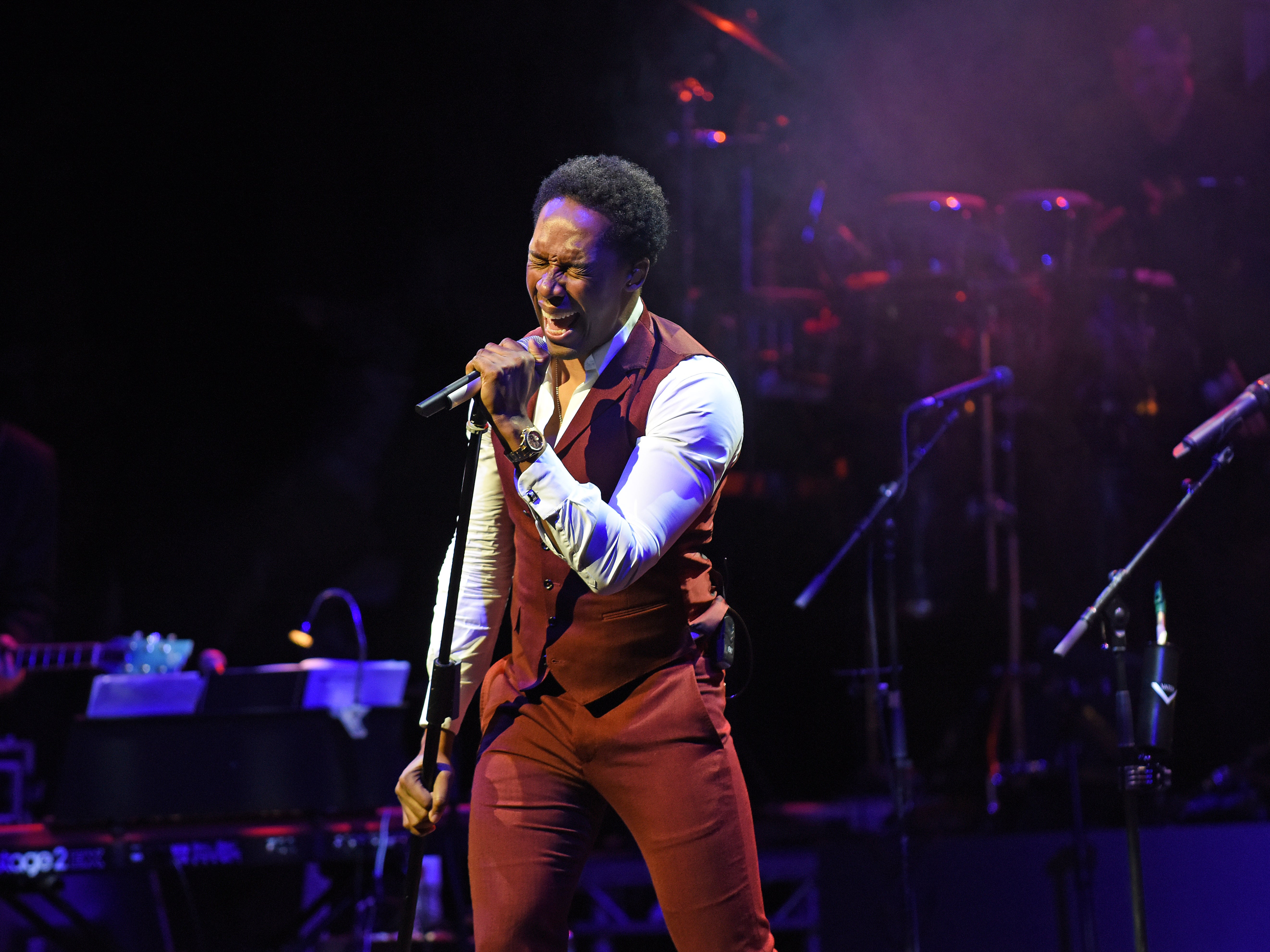 Lemar performing at the London Palladium in 2015