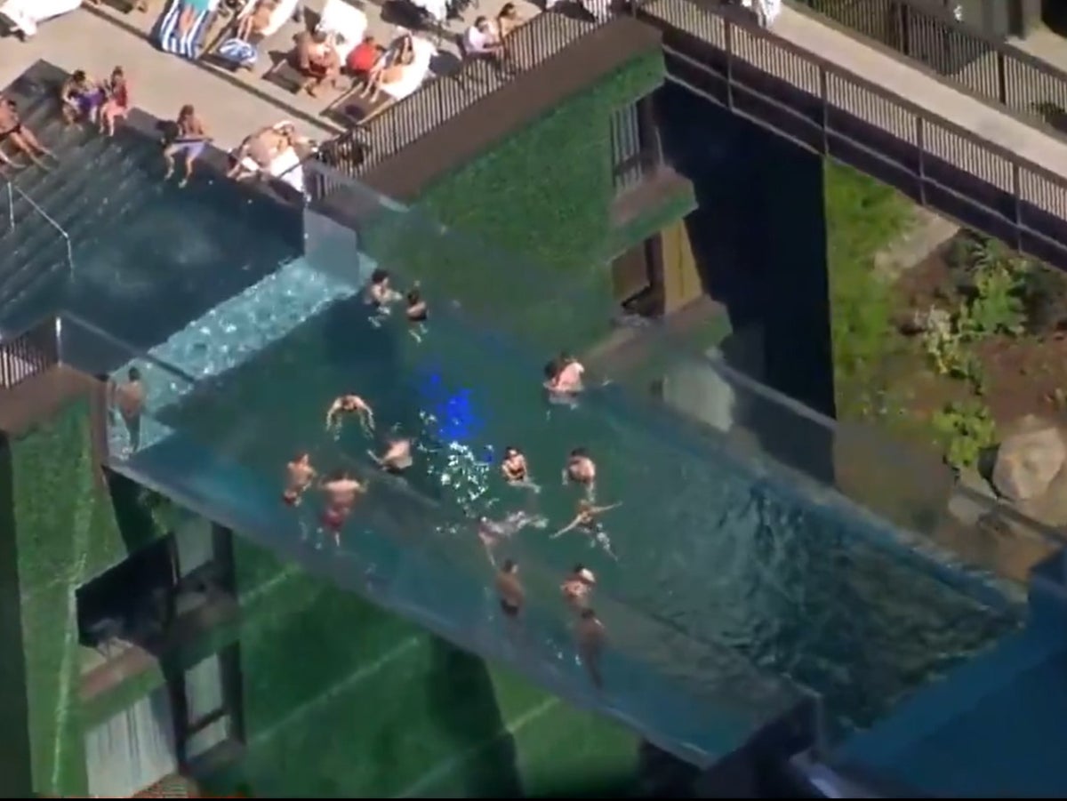 A Transparent Swimming Pool More Than 100ft Above The Ground Is Making People Feel Sick Indy100