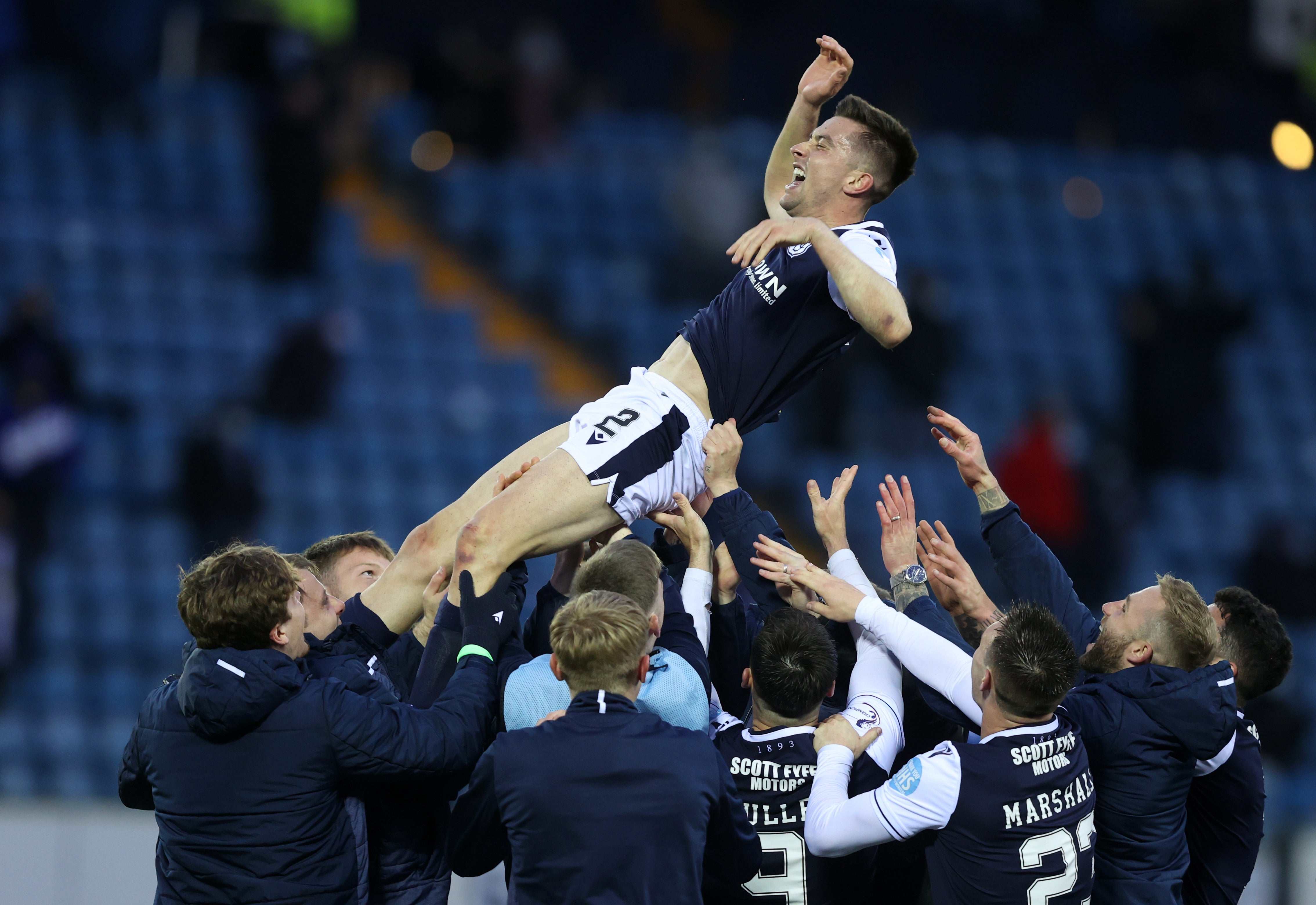 Cammy Kerr signs a new deal with Dundee