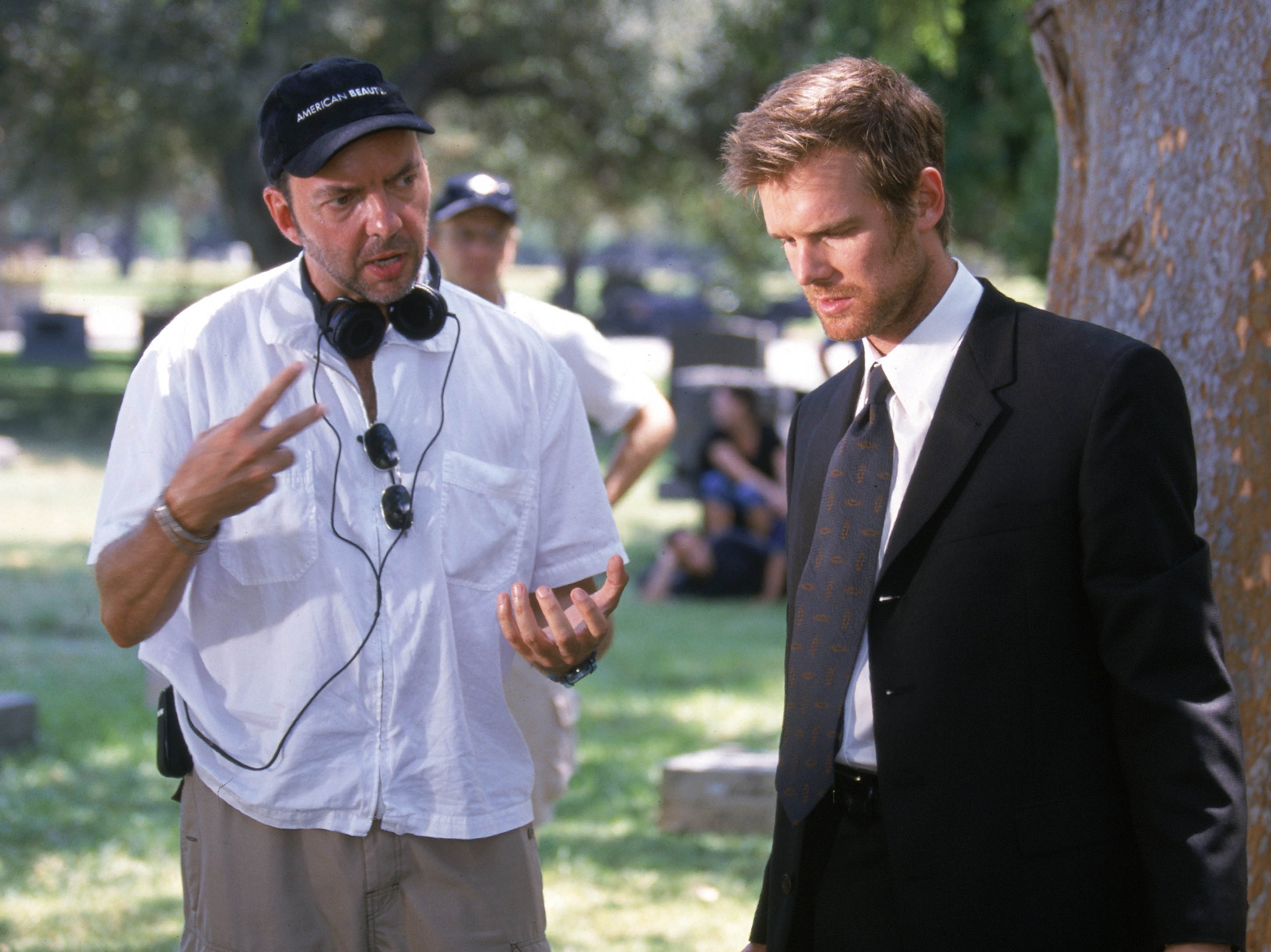 Alan Ball directing Peter Krause, while filming the pilot episode of ‘Six Feet Under’