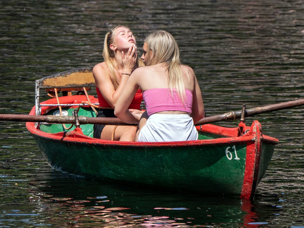 UK weather: Thunderstorm warning issued as Met Office records hottest day of year so far