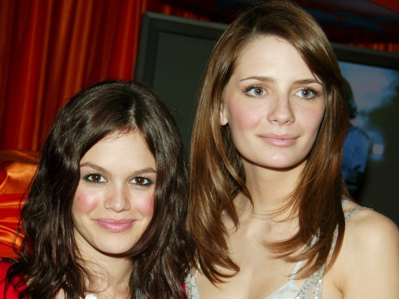 <p>Rachel Bilson Mischa Barton</p>