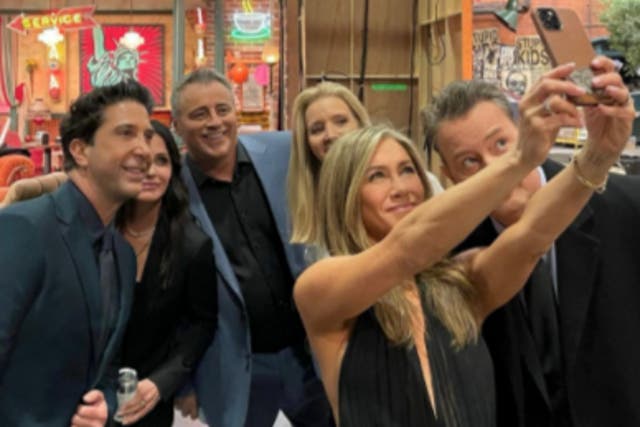 <p>Jennifer Aniston with her former Friends co-stars</p>