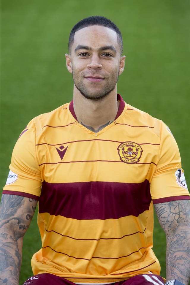 Charles Dunne joins St Mirren from Motherwell