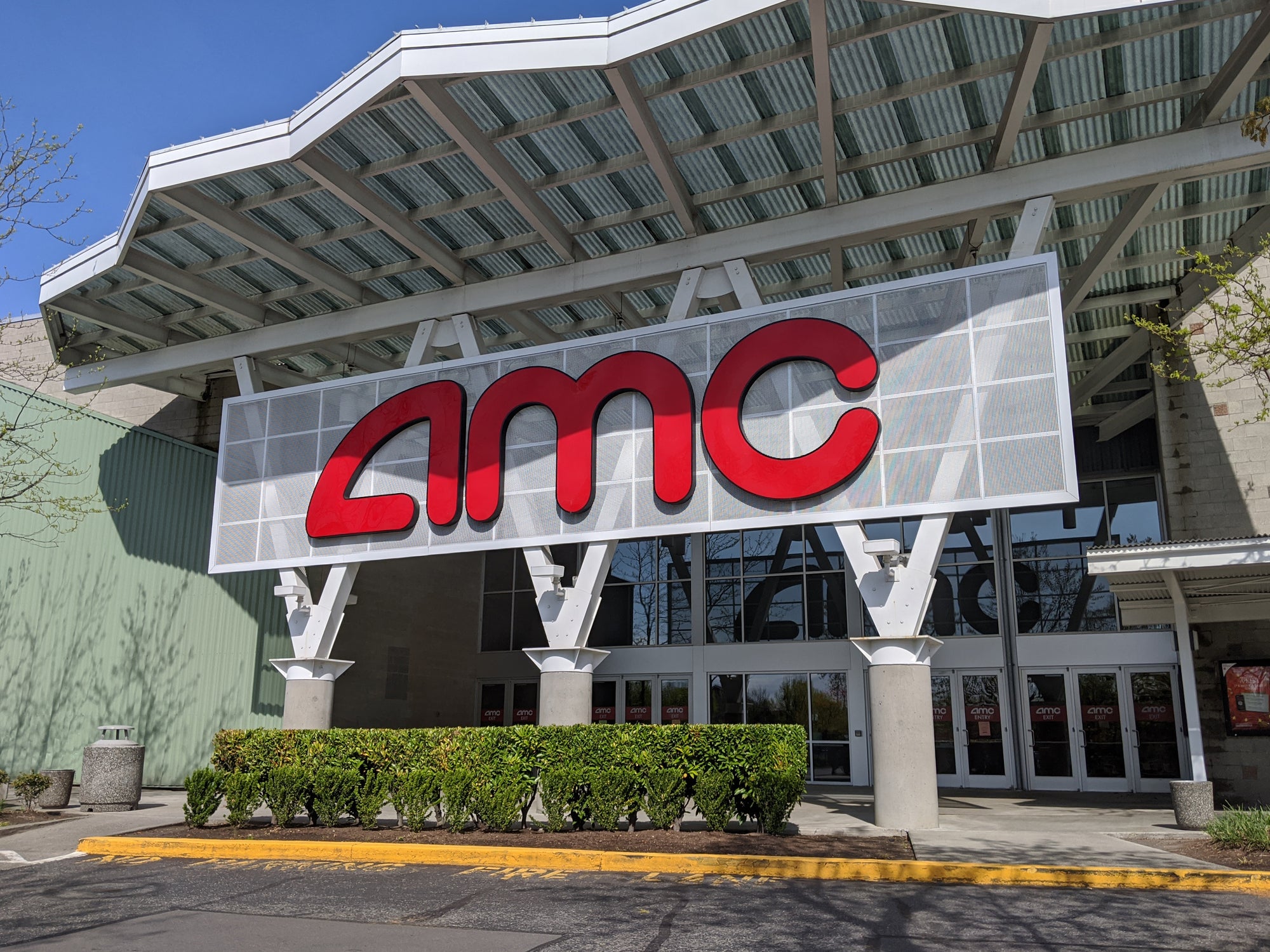 <p>AMC share price soars as it offers meme-stock investors free popcorn</p>