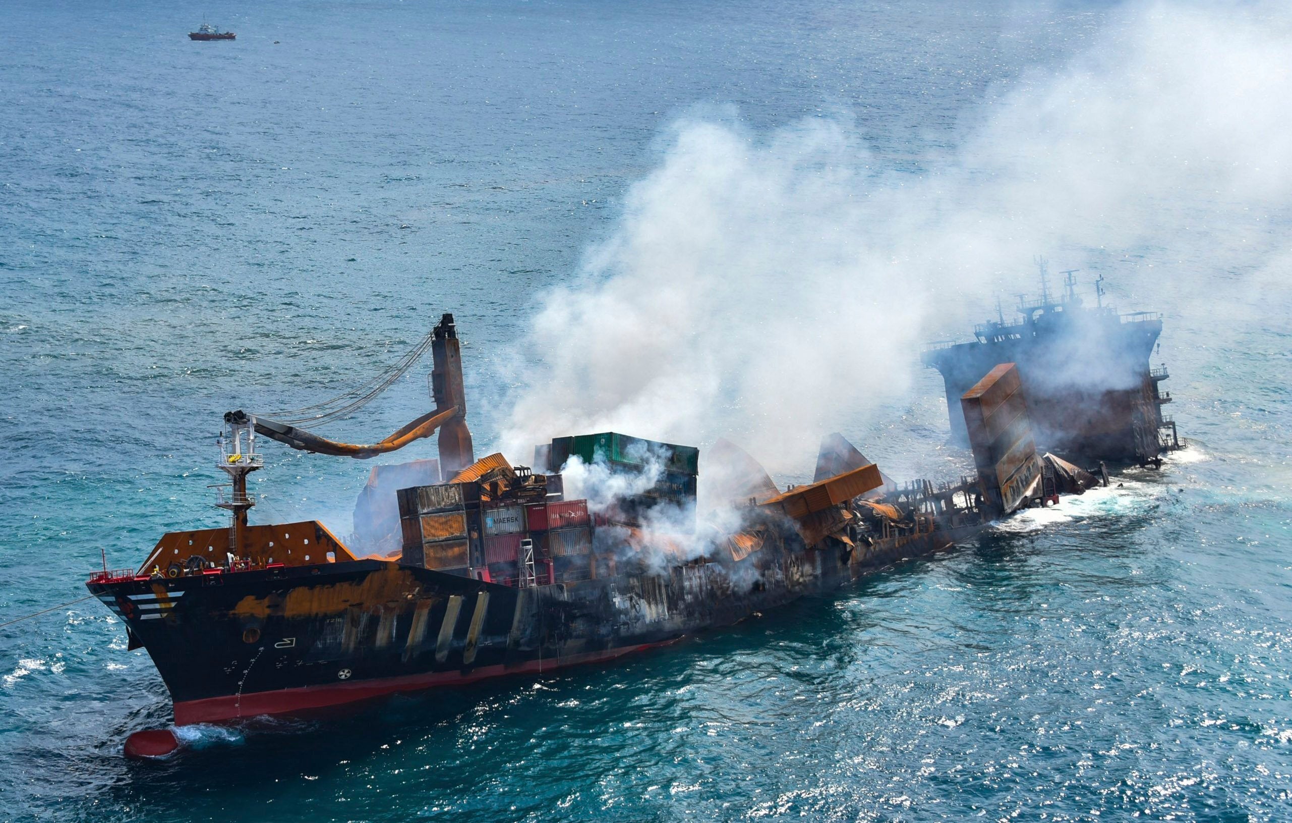 Photo provided by the Sri Lankan air force shows the sinking ‘MV X-Press Pearl’
