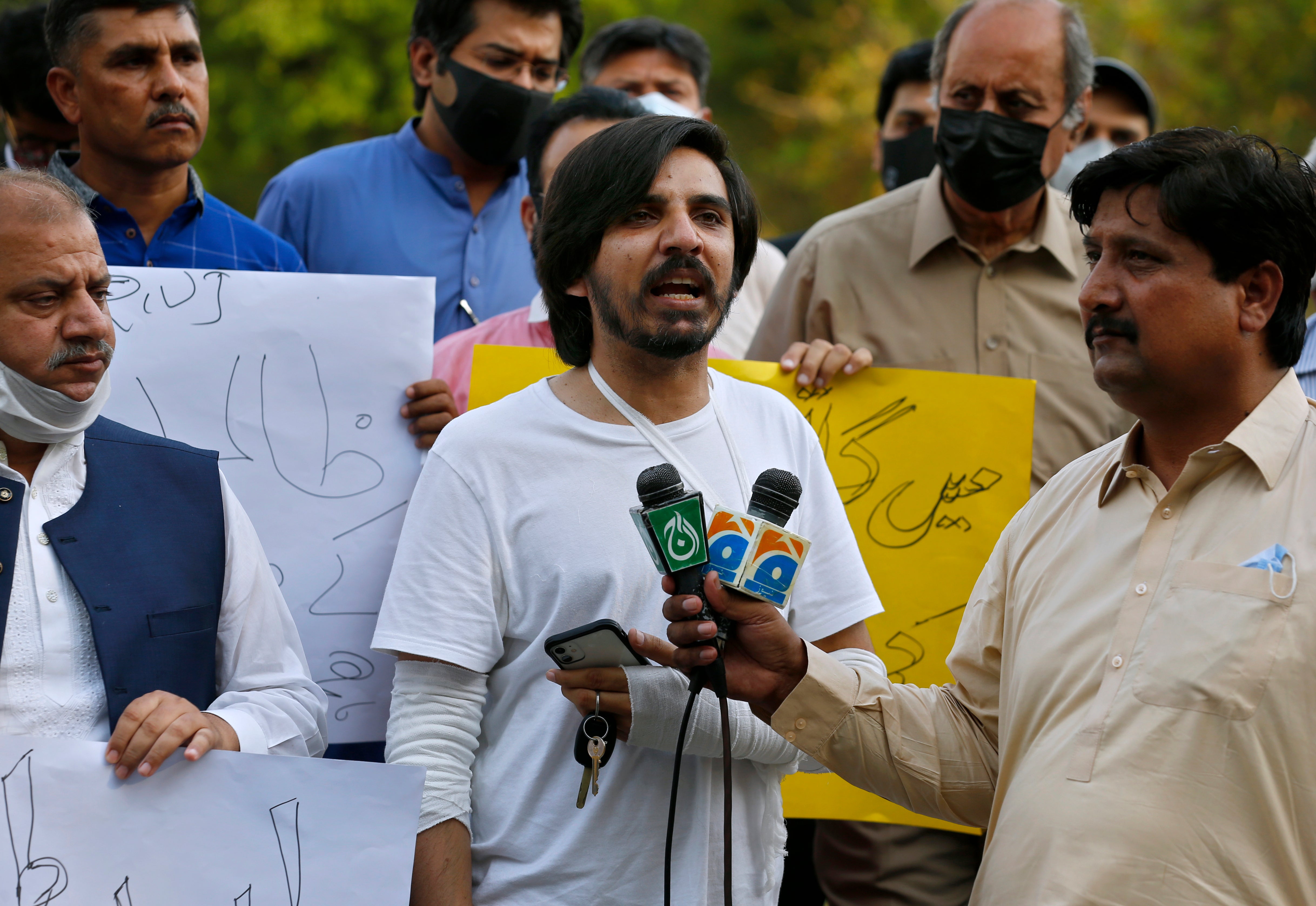 Pakistani journalist Asad Ali Toor, who was beaten and injured by three unidentified men, during a demonstration on 28 May, 2021.