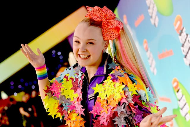 <p>JoJo Siwa says discarding her trademark hair bow was ‘harder’ than coming out to her mother</p>
