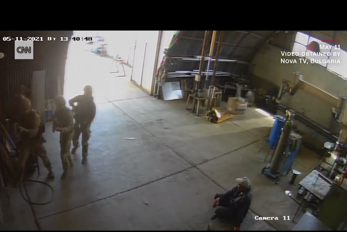Видеото показва момента, в който американски военни нападнаха случайно българската фабрика за слънчогледово масло
