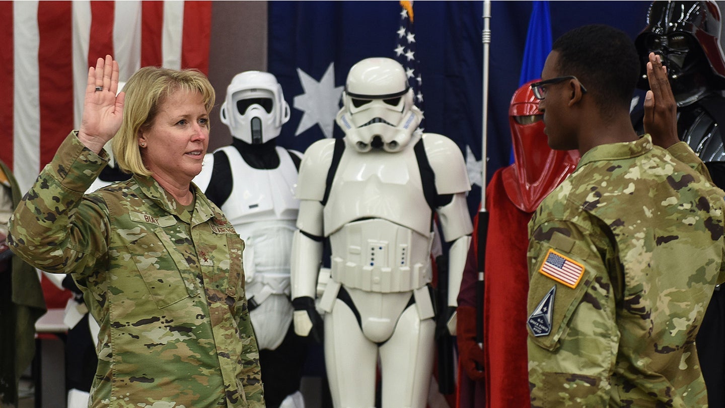 Space Force Pourquoi Sa Femme Est En Prison US Space Force completely unaware of who the good guys are in Star Wars