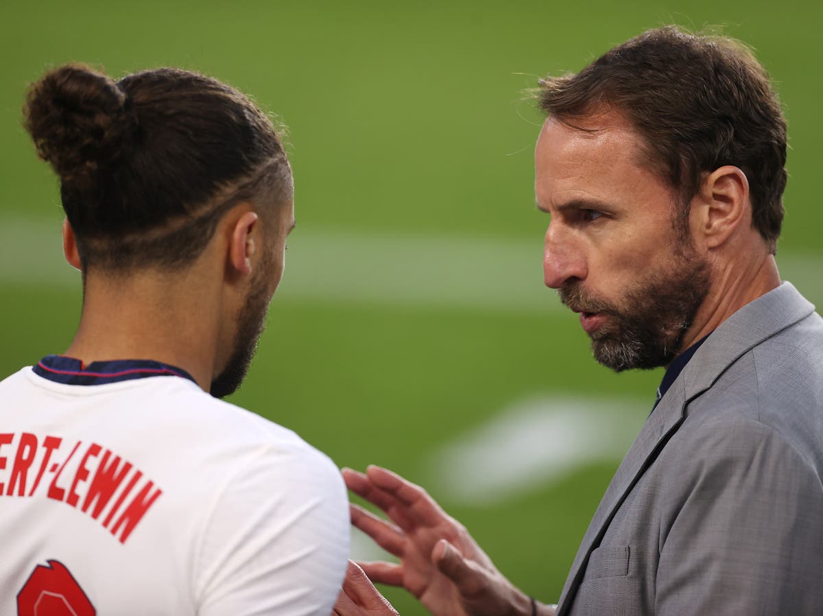 Gareth Southgate to hold meeting with England players over taking the knee after fans boo gesture