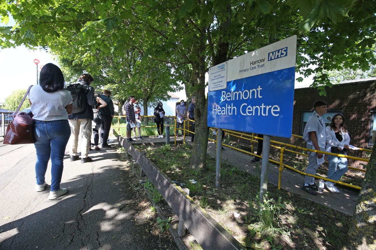 Covid: Under-30s to be offered vaccines next week, Hancock says