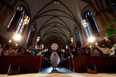 Chicago priest reinstated after allegations back in church 