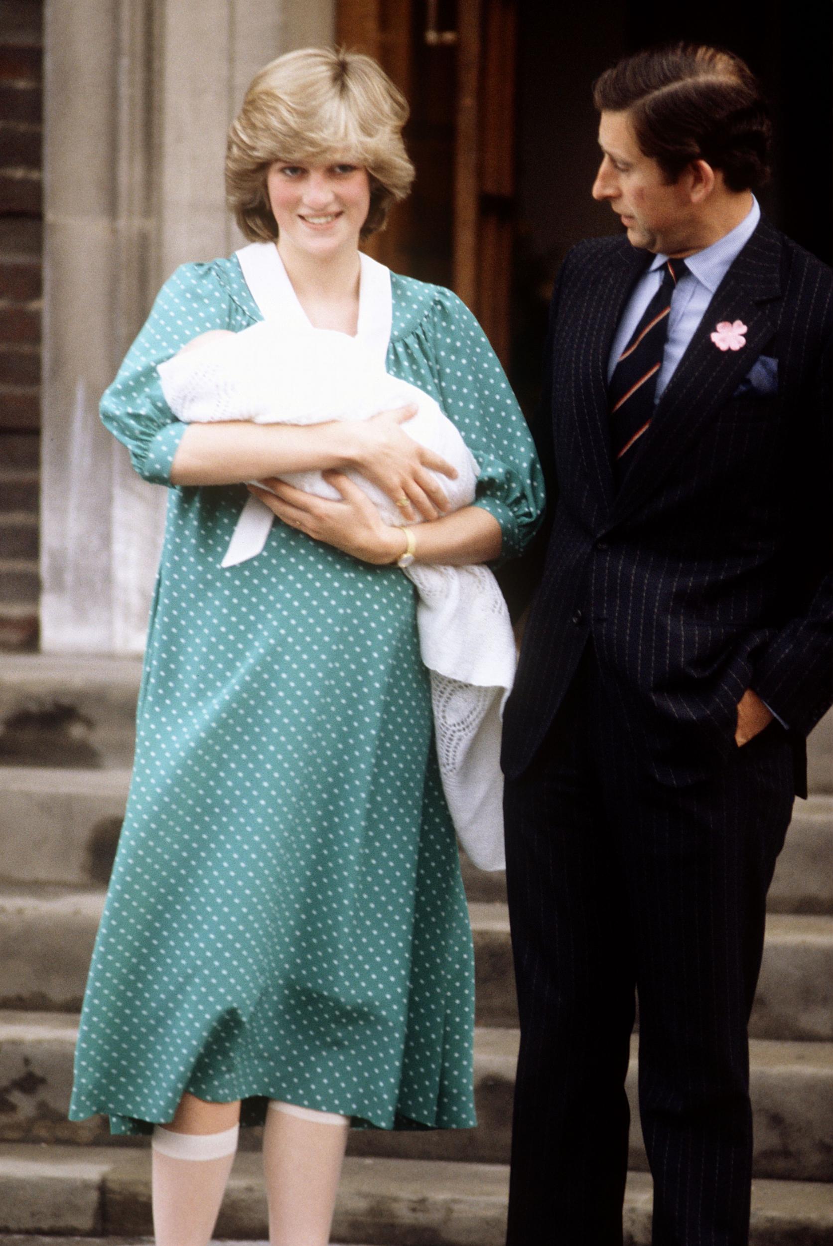 Princess Diana and Prince Charles pictured leaving St Mary’s hospital in London with their first son, Prince William, in 1982. Diana wore a statement green polka dot dress with a white Peter Pan collar. The Duchess of Cambridge famously referenced this look when she chose a light blue polka-dot dress by British designer Jenny Packham for the moment she stepped out of the same hospital holding her first child with Prince William, Prince George, in 2013.