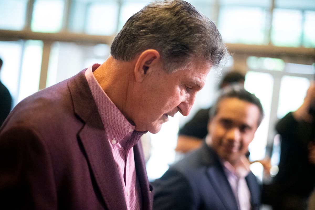 Trump praises Manchin for keeping filibuster after telling Republicans to get rid of it for years Trump praises Manchin for keeping filibuster after telling Republicans to get rid of it for years