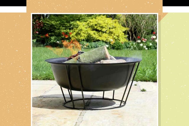 <p>The fire pit is ideal for roasting marshmallows or keeping you warm on cool nights</p>