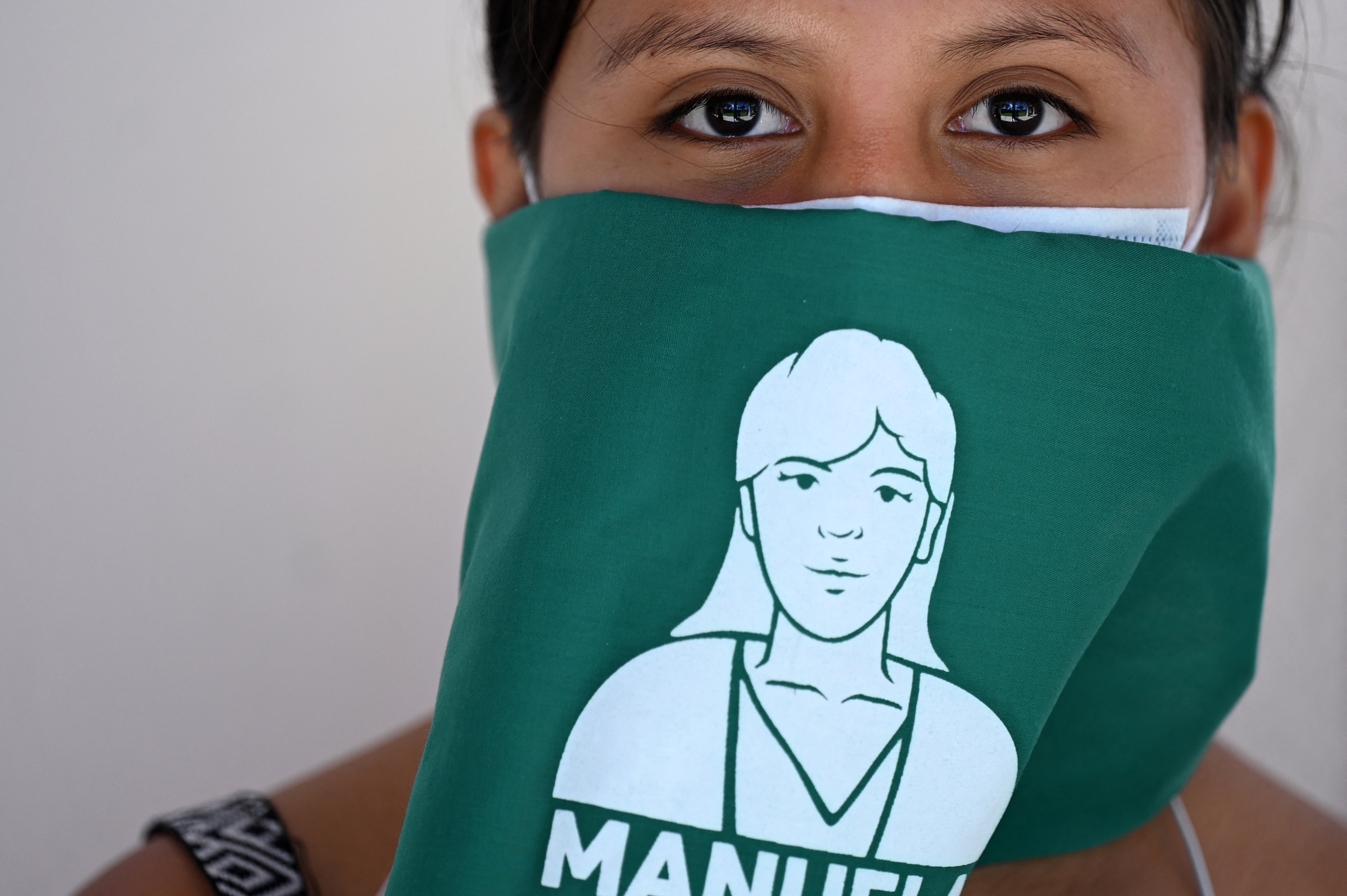 Feminist collective demonstrates ahead of hearing of case of Salvadoran woman sentenced to 30 years in jail