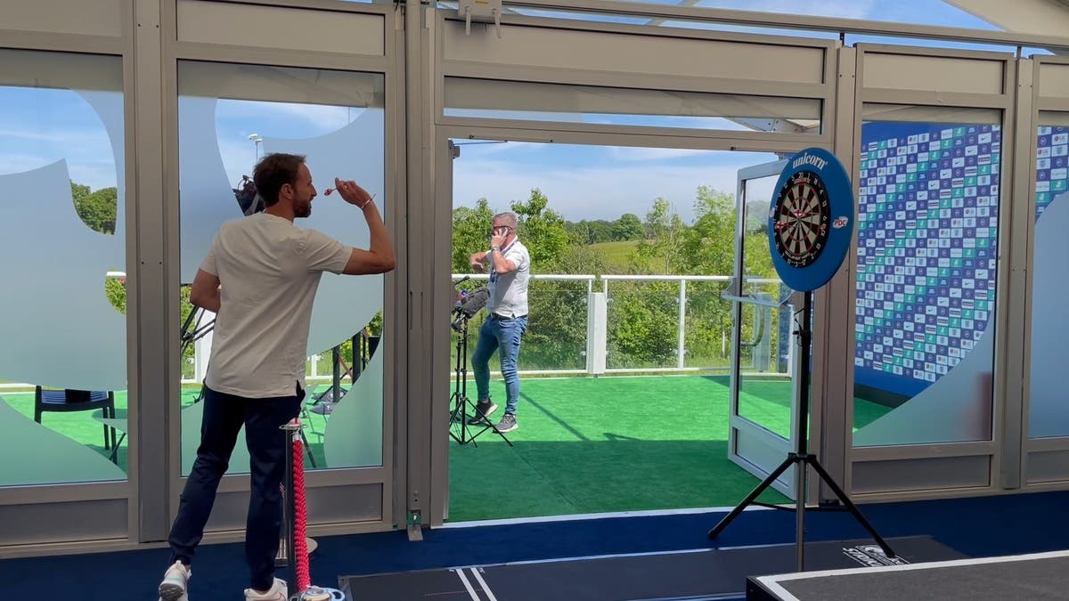 Gareth Southgate gets England&rsquo;s summer off to winning start in darts challenge