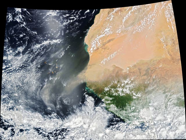 <p>Huge dust storm caught on satellite heading for the Americas</p>