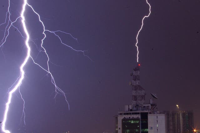 <p>Lightning strikes in Kolkata, capital of West Bengal (File photo)</p>