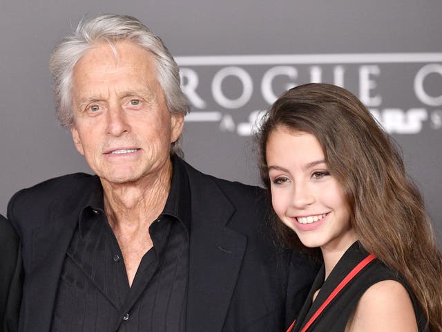 <p>Michael Douglas y su hija Carys en 2016</p>