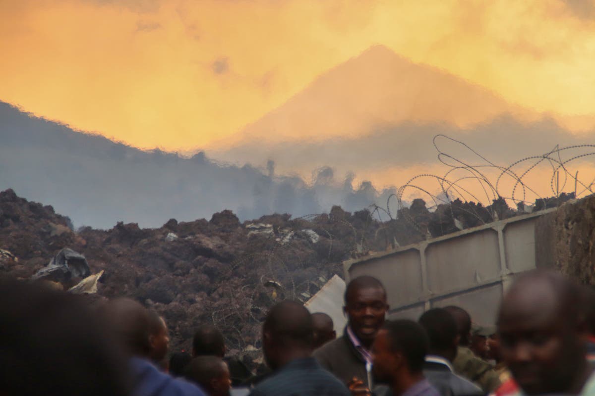 Thousands return home in east Congo after volcano eruption