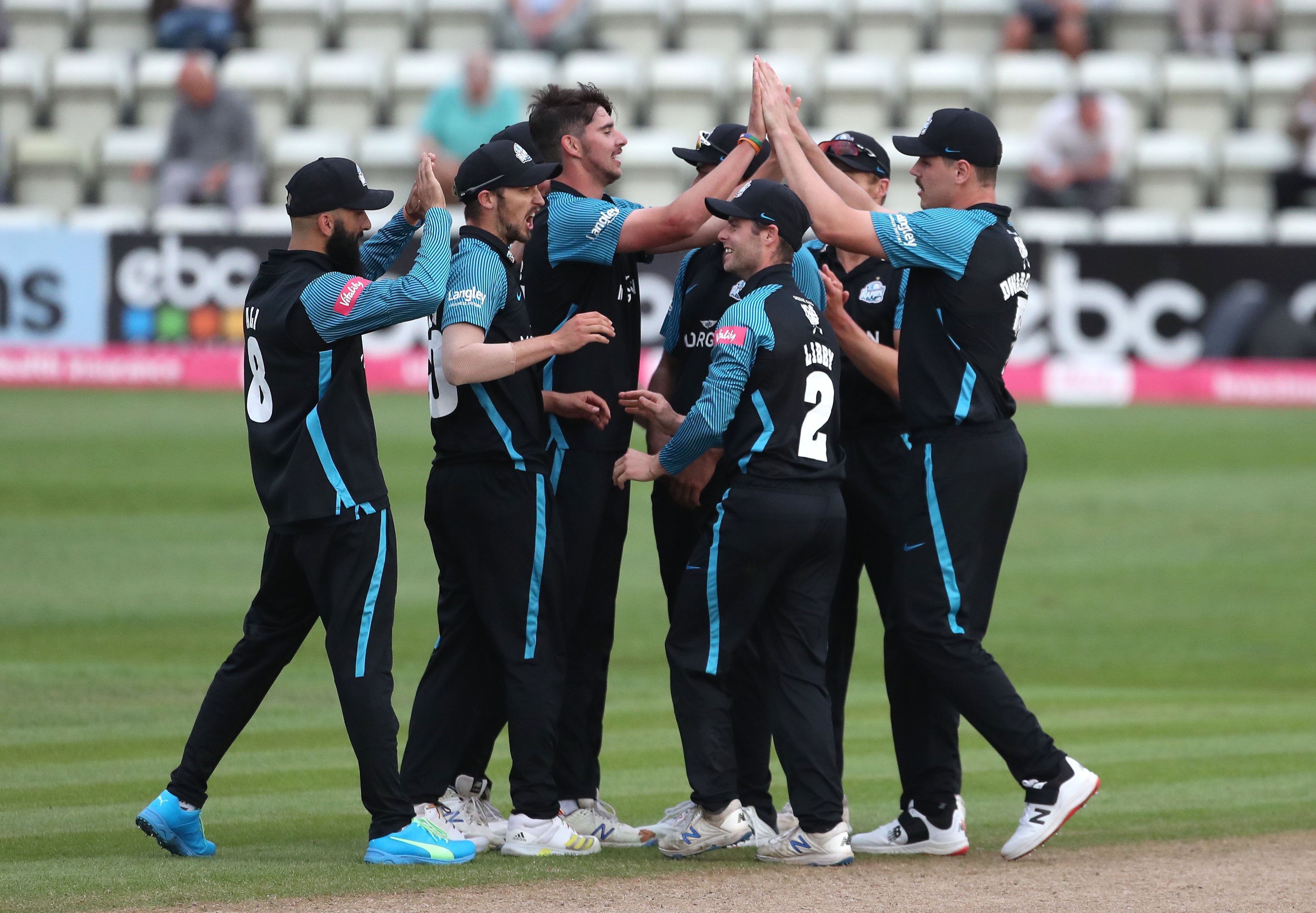 Worcestershire Rapids’ Josh Tongue (centre) and team-mates celebrate taking the wicket of Notts Outlaws’ Peter Trego resulting in a tie game during the Vitality T20 Blast match at the New Road