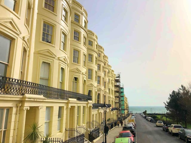 <p>Brunswick Square is perfectly located by the seafront</p>