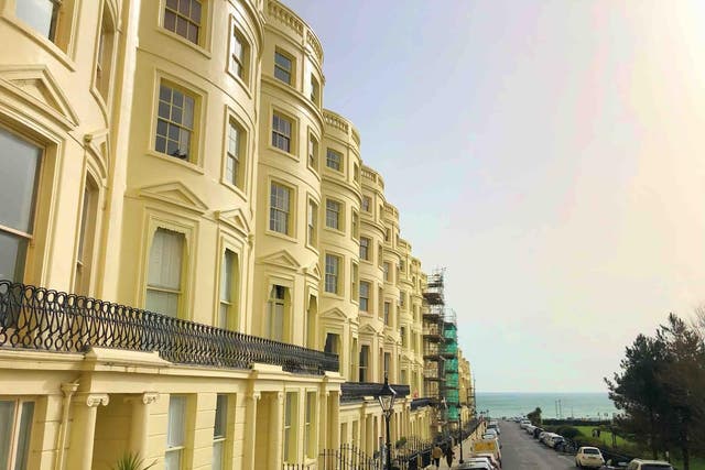 <p>Brunswick Square is perfectly located by the seafront</p>