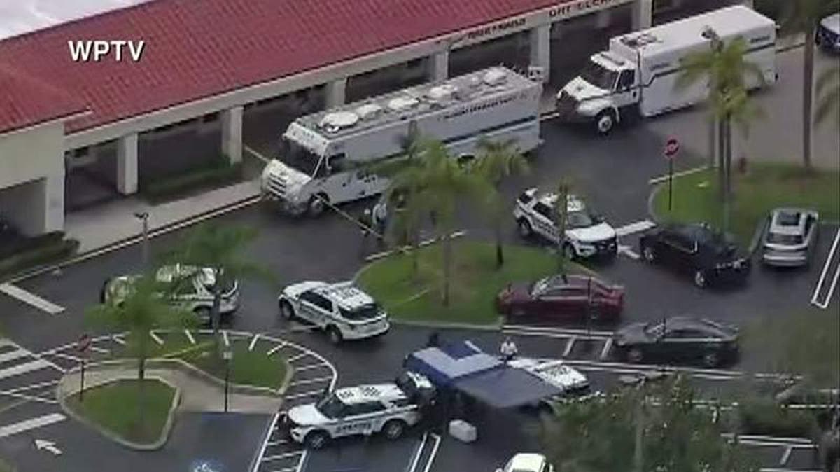 Three dead, including shooter, in Florida supermarket shooting