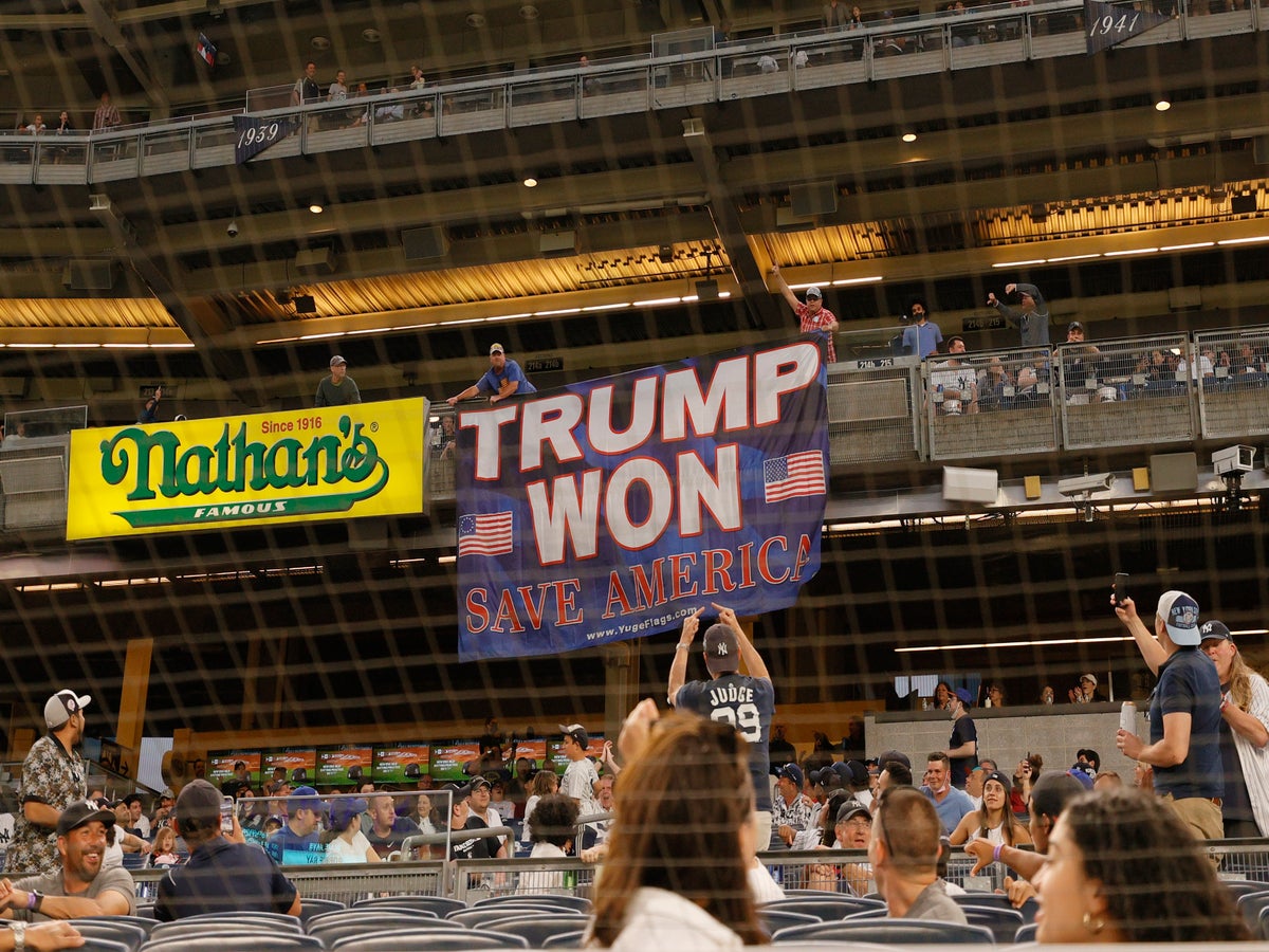 Fan removed from Fenway Park after displaying 'Trump won' sign during Red  Sox game 