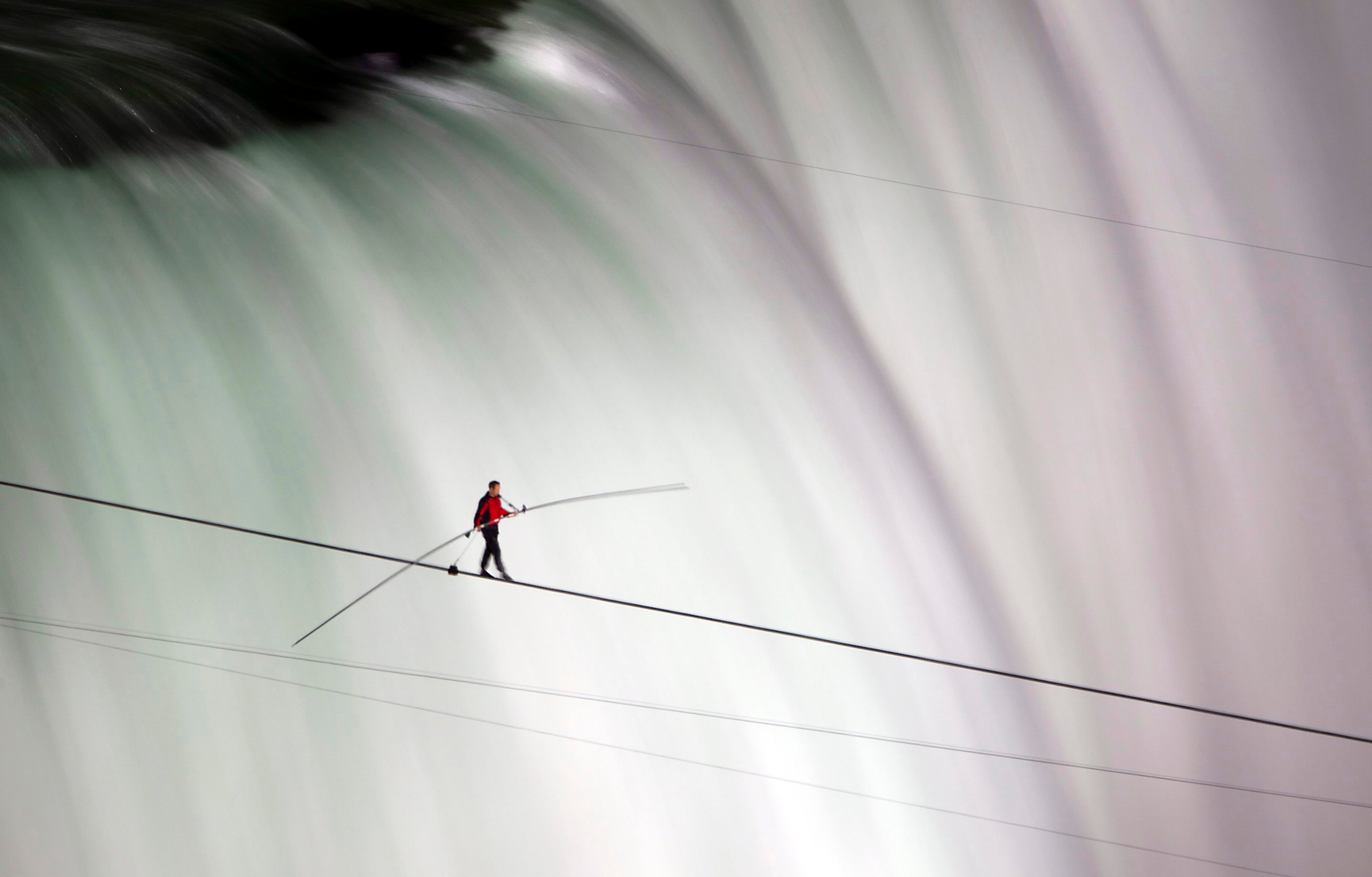 Nik Wallenda walks over Niagara Falls in 2012
