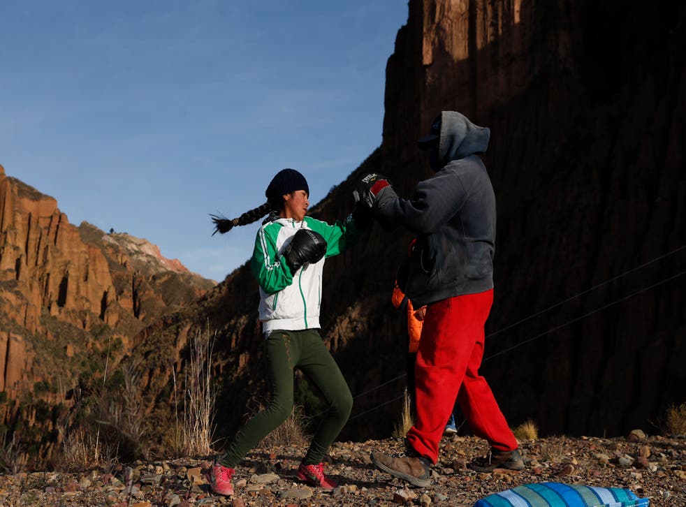 BOLIVIA-BOXEADORA