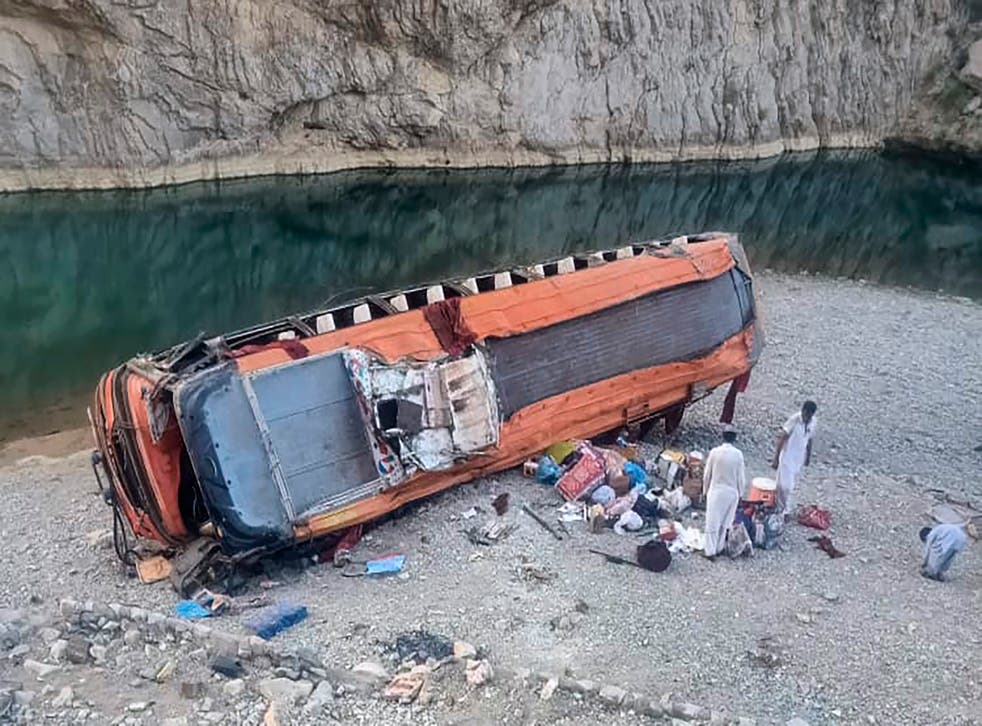 ASI-GEN PAKISTAN-ACCIDENTE DE BUS