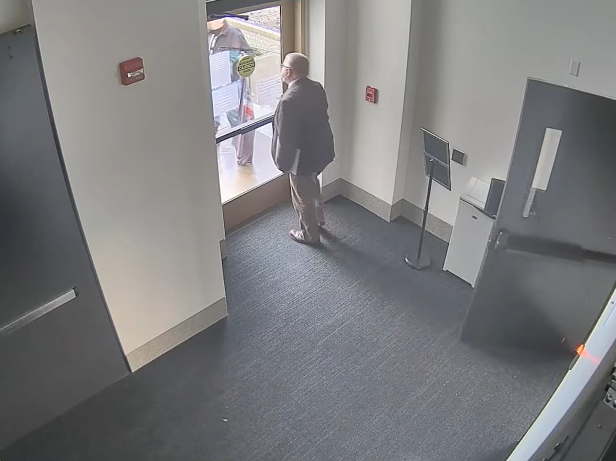 Oregon lawmaker ejected from office for helping armed protesters breach State Capitol