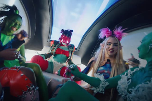 <p>Doja Cat and Grimes have an intergalactic night out in Need to Know video</p>