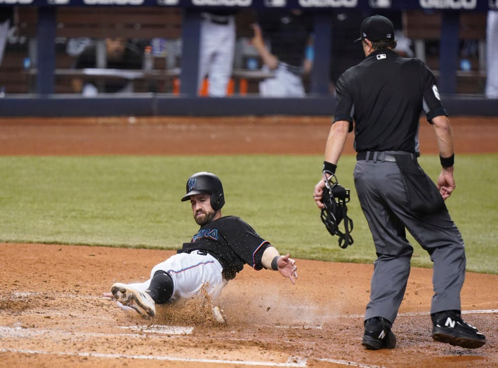 BRAVOS-MARLINS