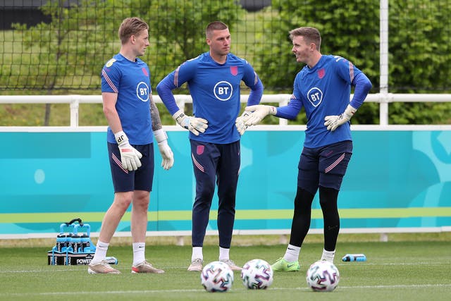 <p>Jordan Pickford (left) is relishing battle for the England number one spot</p>