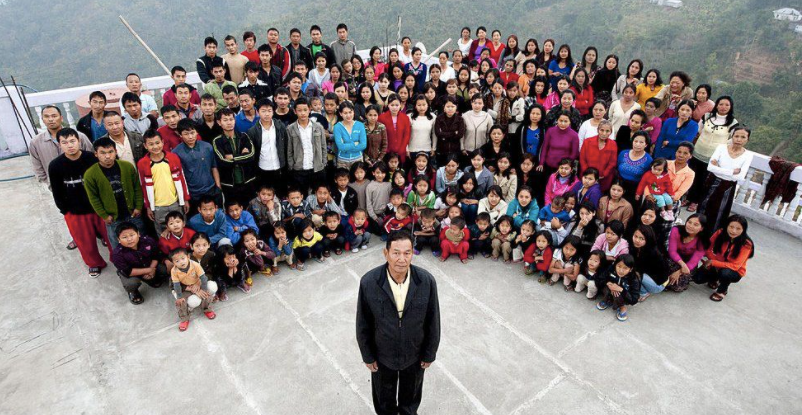 <p>Ziona Chana from India’s northern state of Mizoram, who headed the ‘world’s largest family’ with 38 wives and 89 children</p>