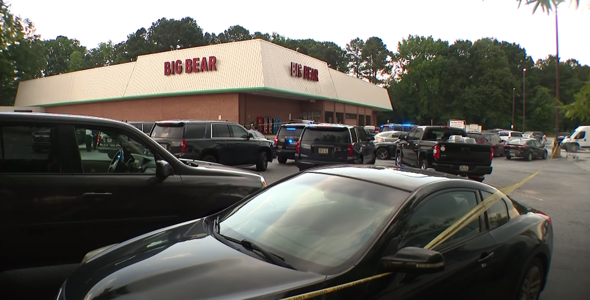 Store employee shot lifeless in dispute over masks in Georgia