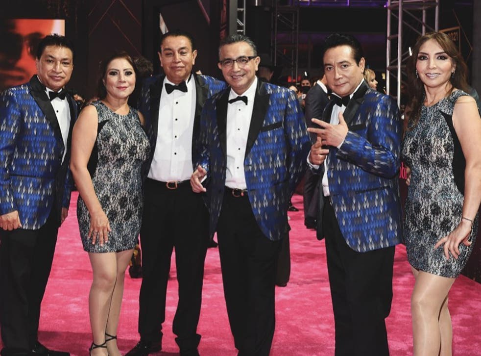 <p>En 2014, Los Ángeles Azules lanzaron una nueva versión de su canción “<a href="https://www.youtube.com/watch?v=kcKOd_wy0XI"><u>17 años</u></a>” junto a Jay de la Cueva. </p>