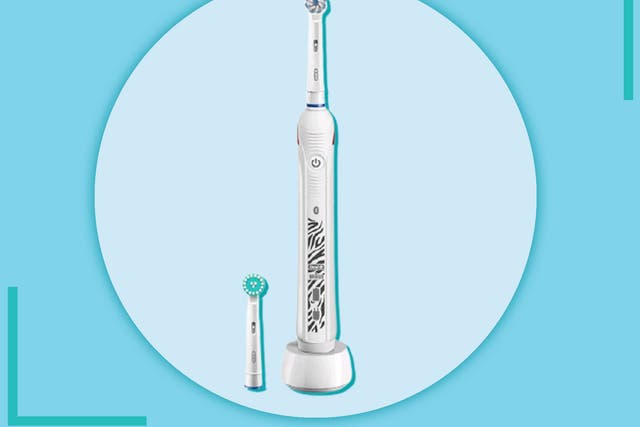 <p>The brush comes with a head that’s designed to clean around orthodontics</p>