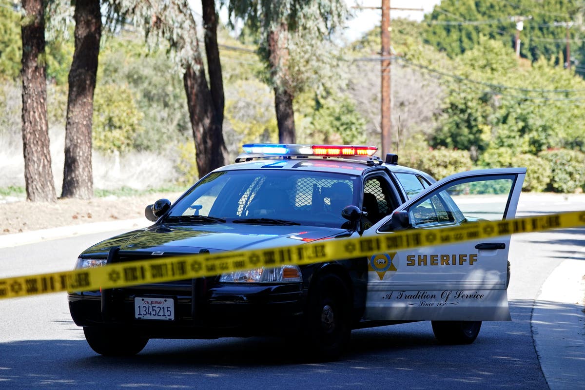 ‘Agitated’ gunman kills woman on predawn Metro train in Hollywood ‘Agitated’ gunman kills woman on predawn Metro train in Hollywood