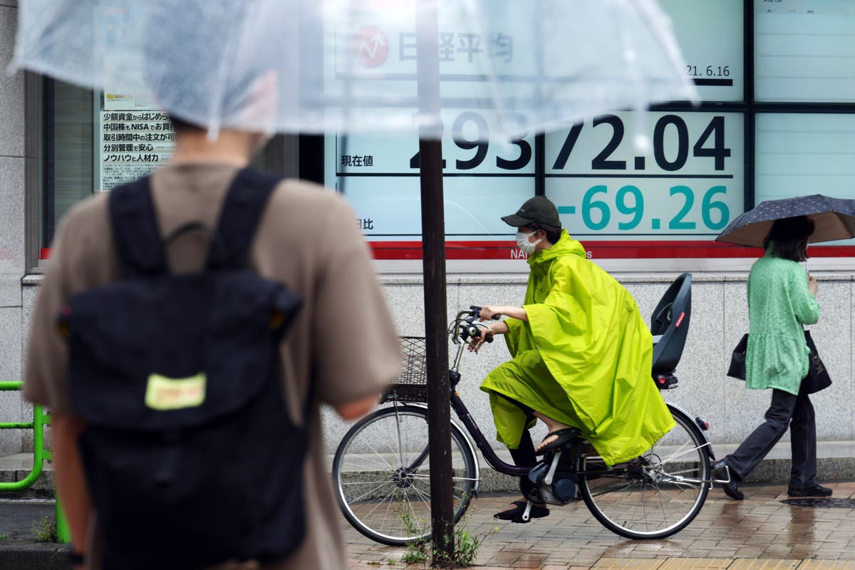 Asian shares mixed in quiet trading ahead of US Fed decision