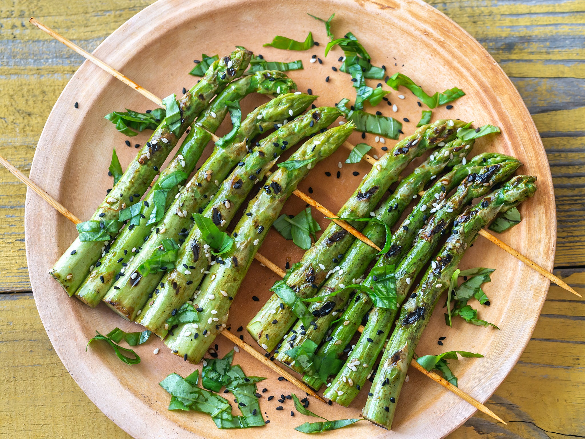 Use the Japanese raft method to cook slender vegetables like asparagus