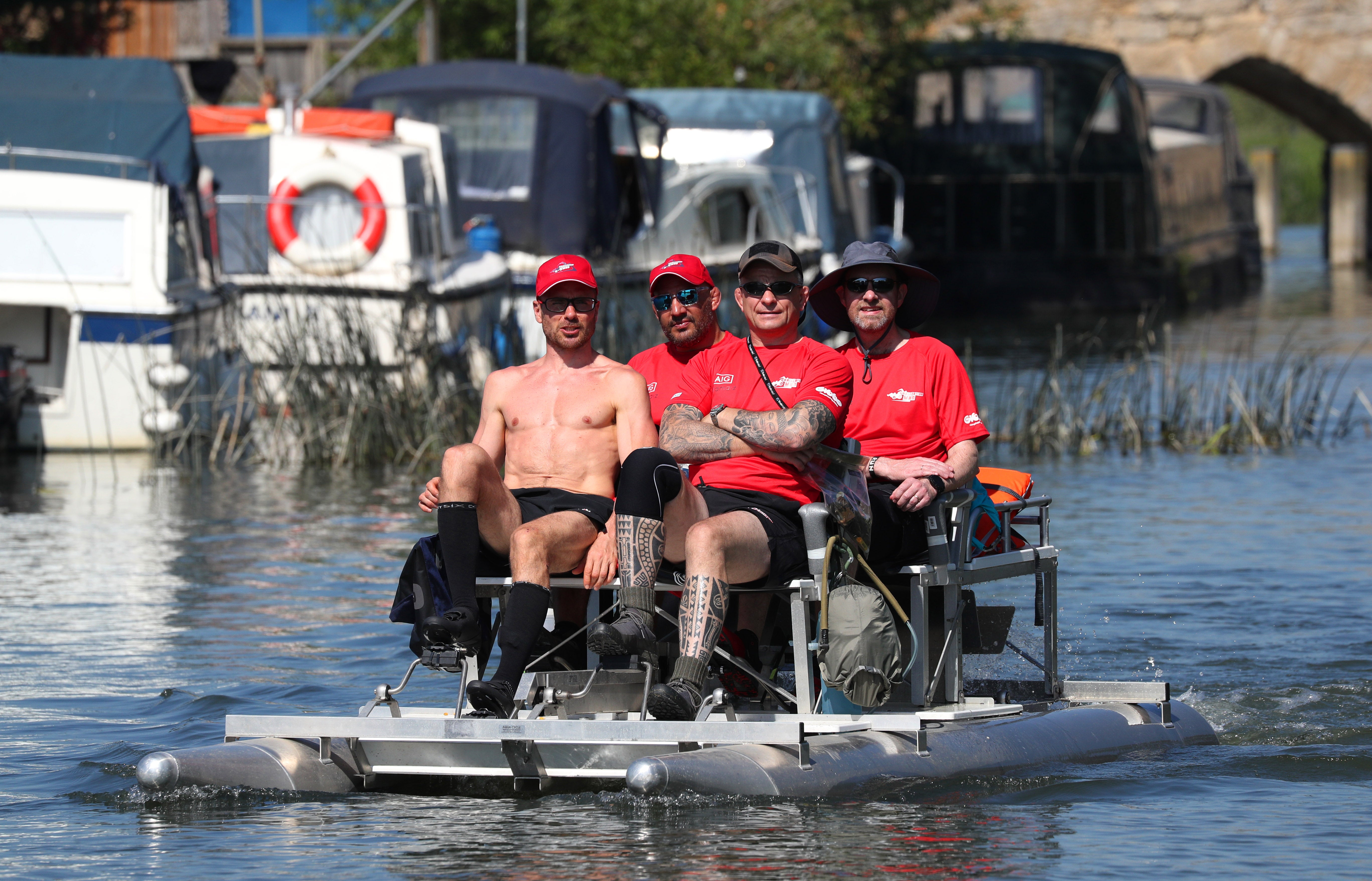 Adventurers bid to reclaim record by navigating Thames in pedalo indy100