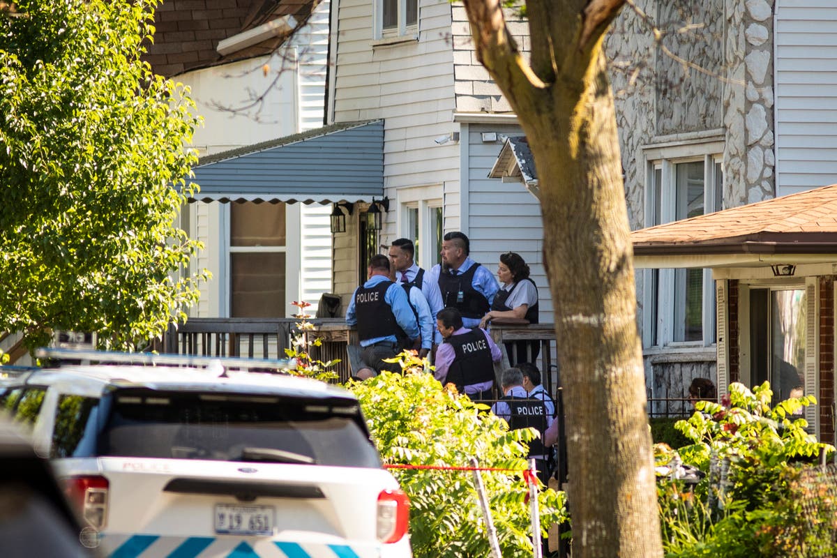 Hours after 4 killed in Chicago, 5 more hurt in shooting