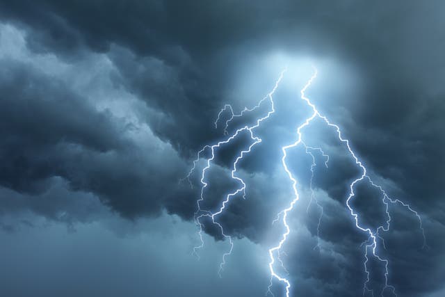 <p>Los meteorólogos han advertido que las tormentas eléctricas “intensas” azotarán el Reino Unido en medio de las altas temperaturas.</p>